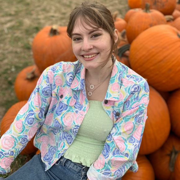 Meet your Posher, Megan - Picture 3 of 4